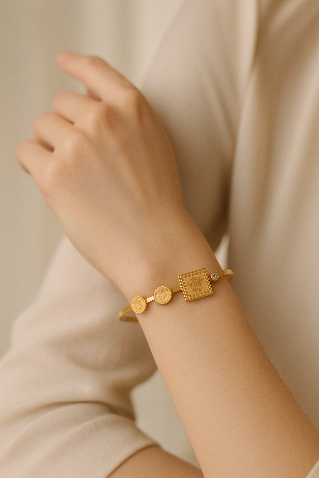 20250509_1521_Elegant Bracelet Showcase_remix_01jtt8y0ayfdf897ymyc4eqm3j
