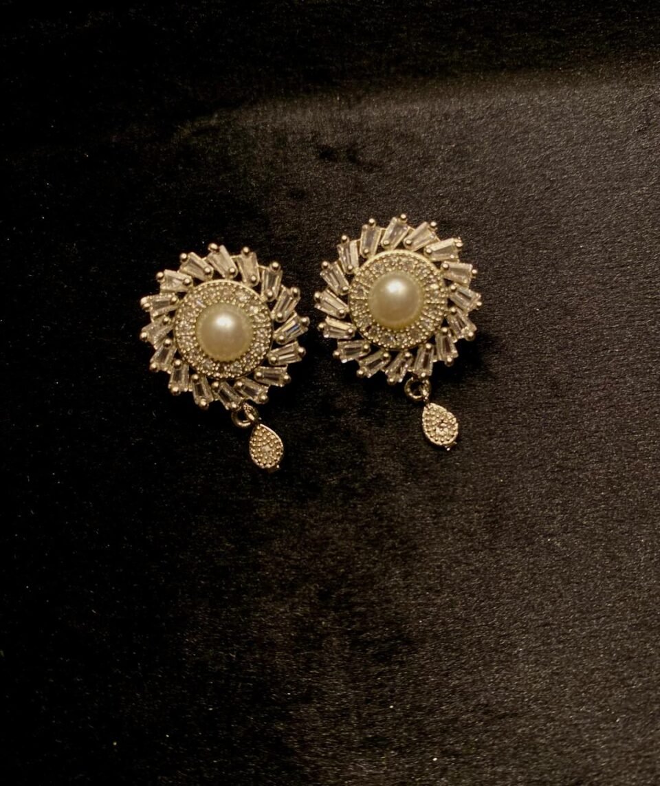 zircon set with white pearl