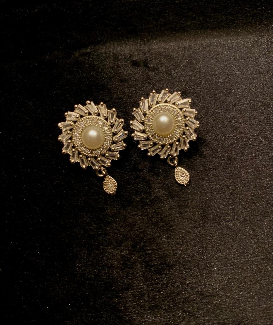 zircon set with white pearl